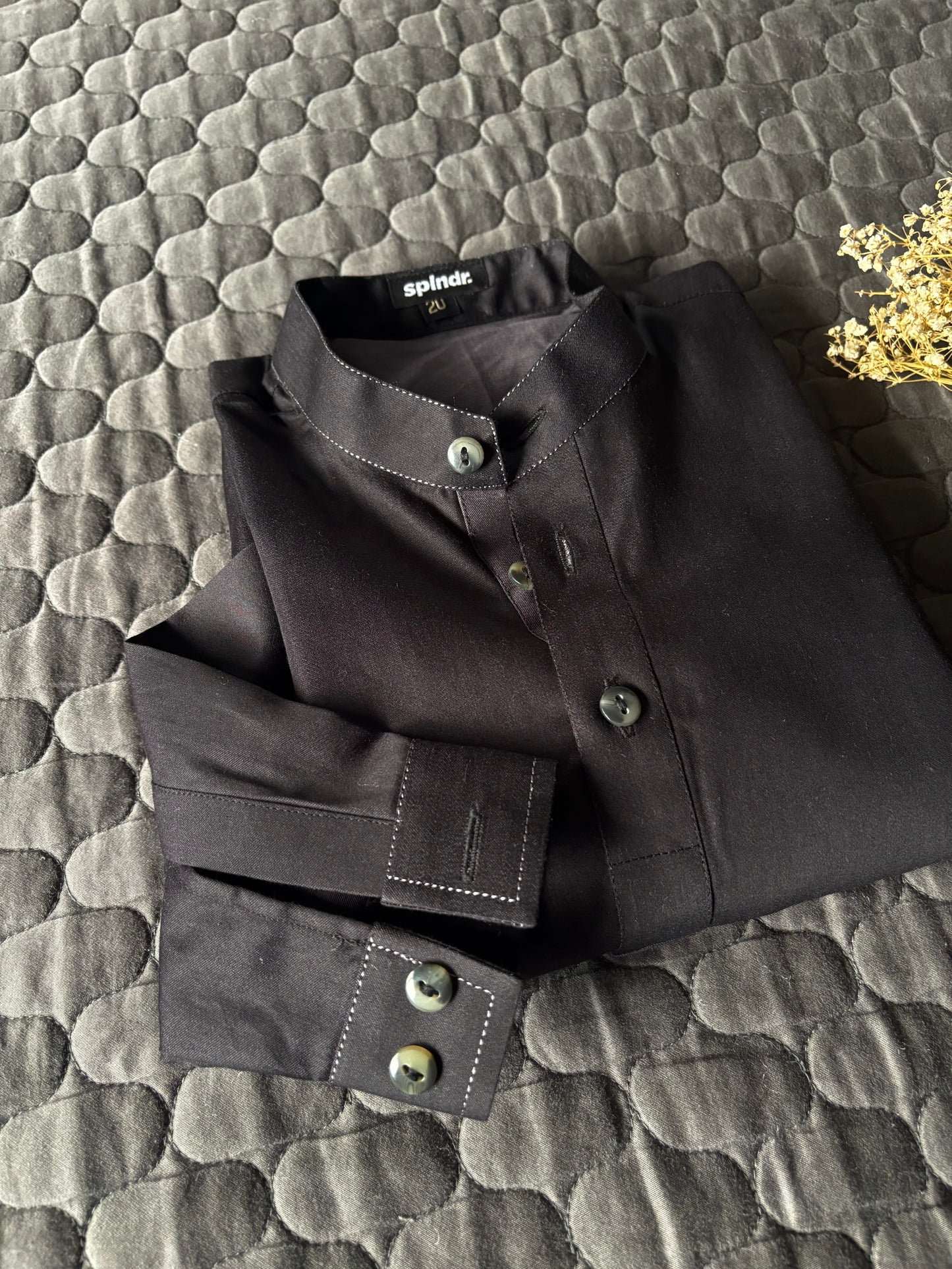 GRAYISH BLACK