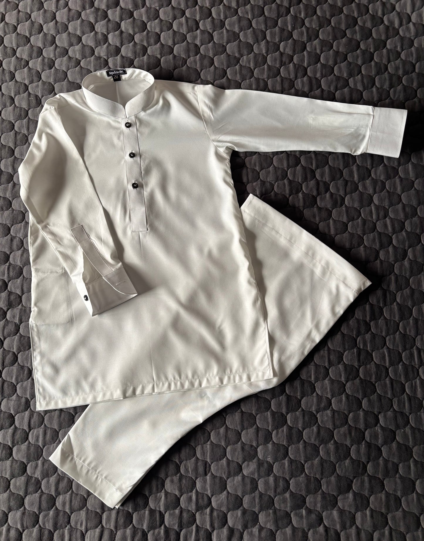 BASIC OFF-WHITE