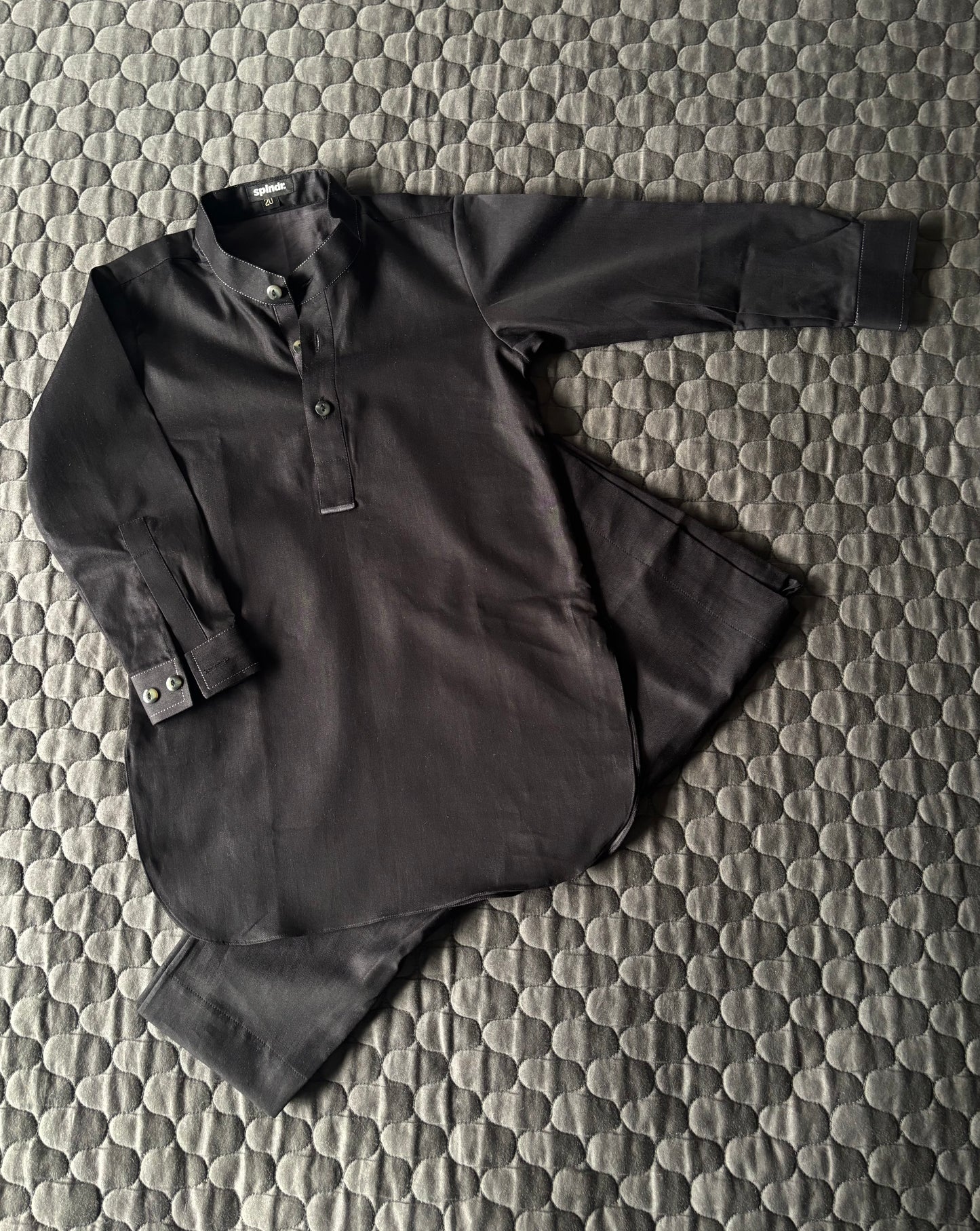 GRAYISH BLACK
