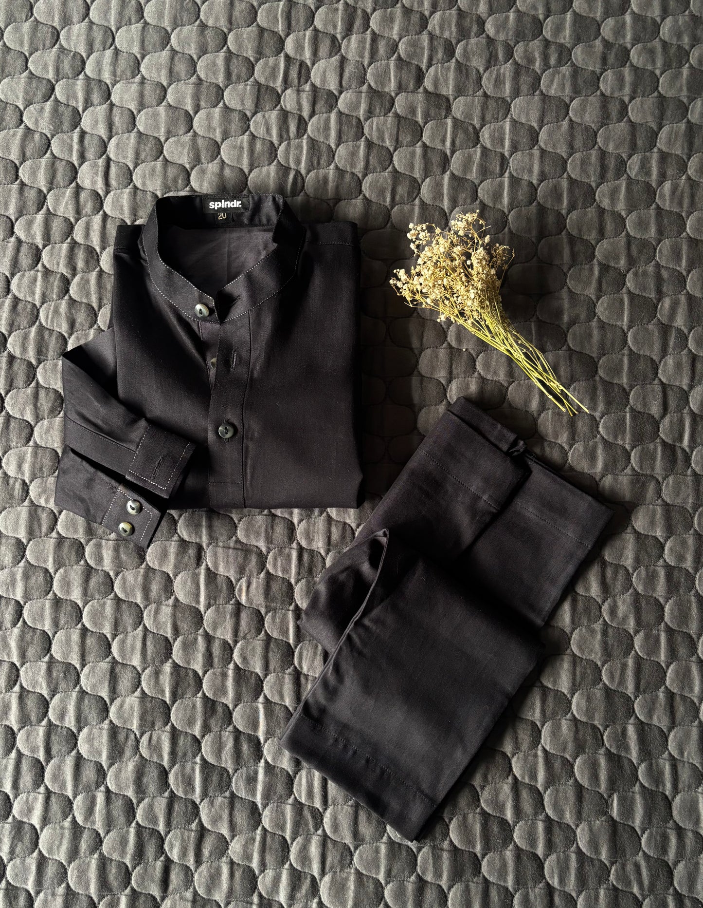 GRAYISH BLACK