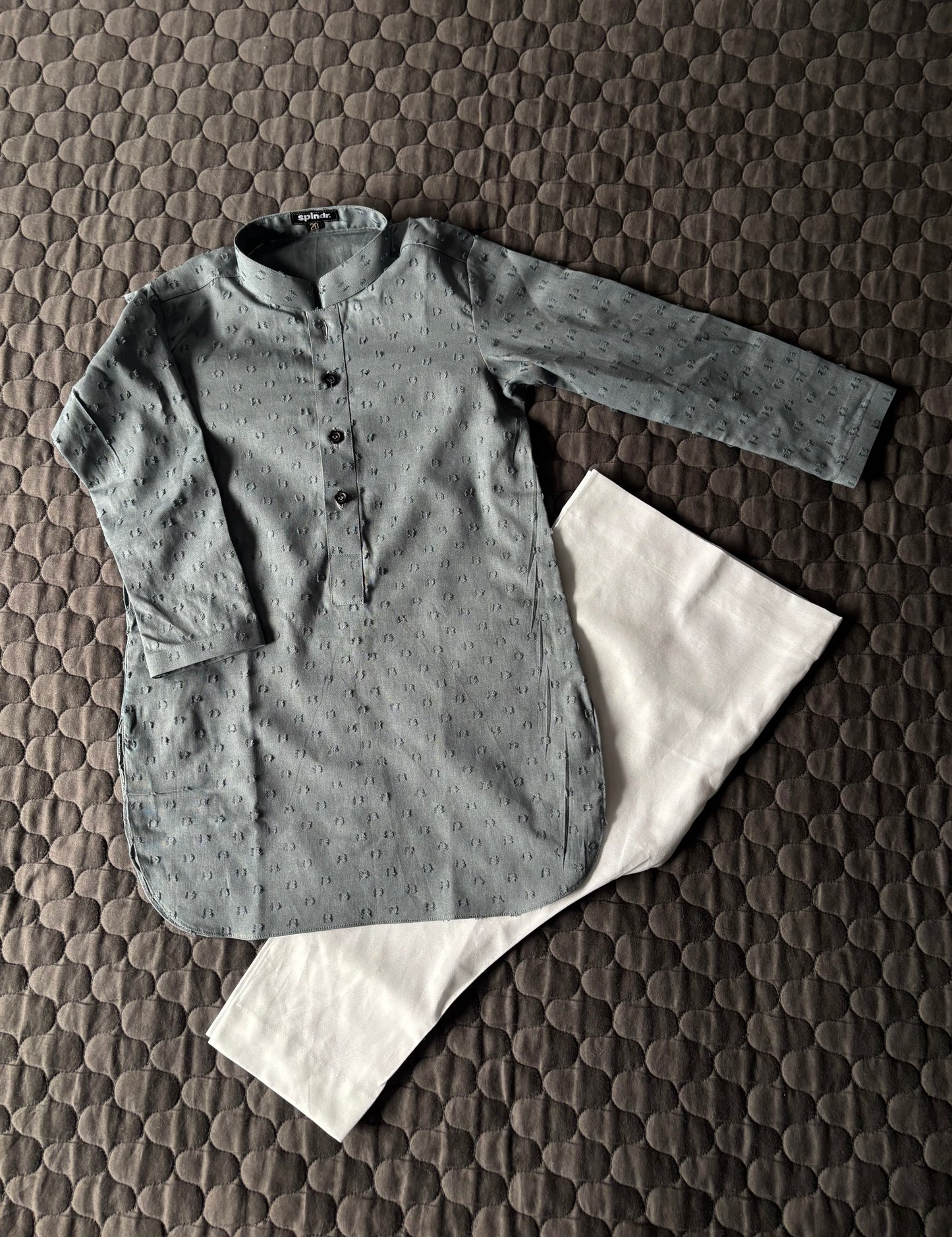 BLUISH GRAY