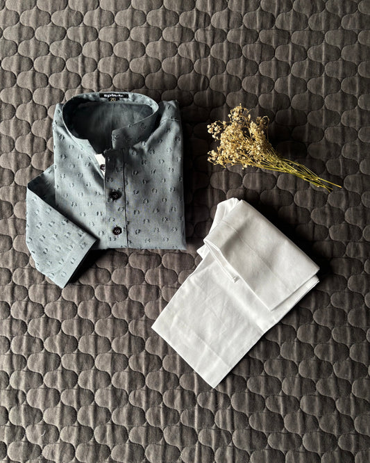 BLUISH GRAY