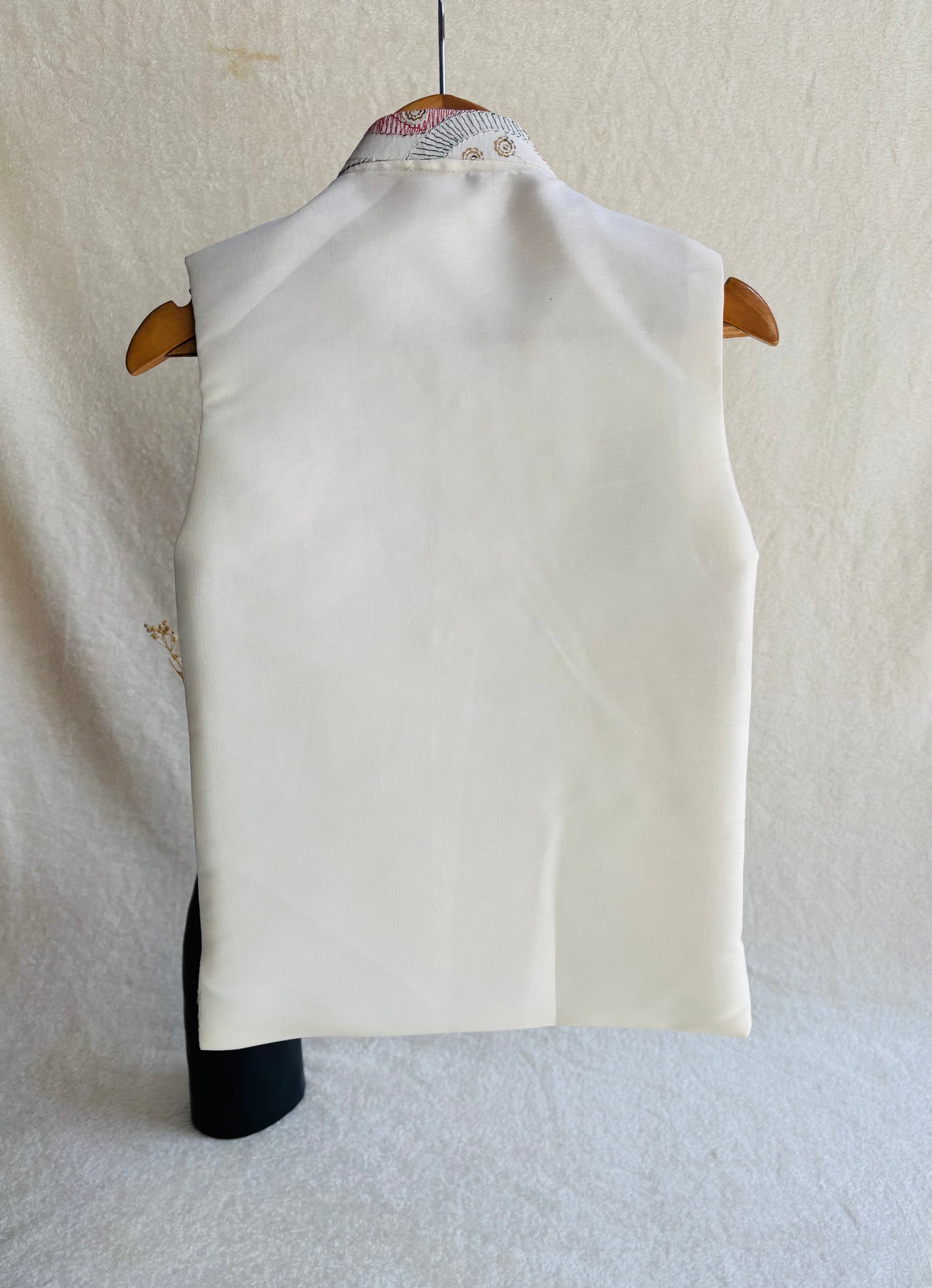 Off-White Floral Embroidered Waistcoat